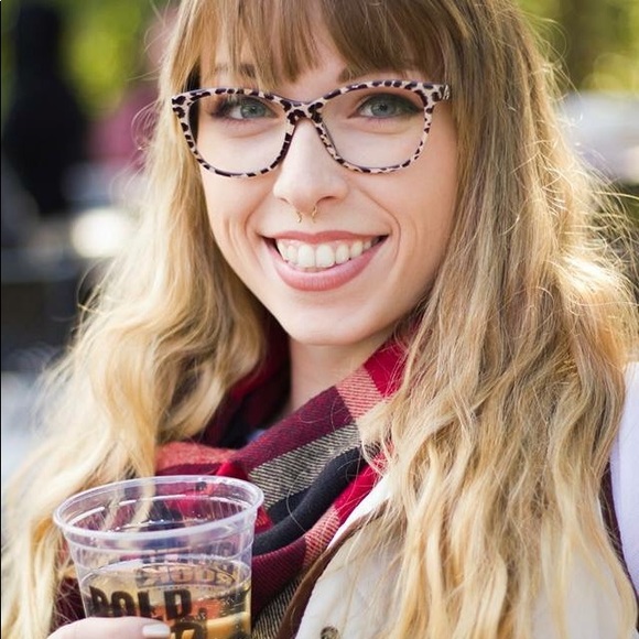 Meet your Posher, Morgan Barry - Picture 3 of 4